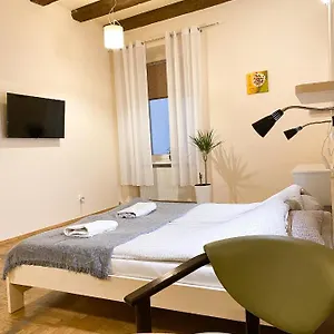 Auberge de jeunesse Faust Aparthostel